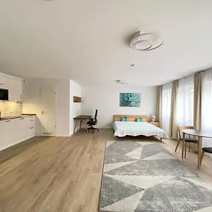 Sehr Zentral, Geraumiges, Helles Studio-apartment Apartment